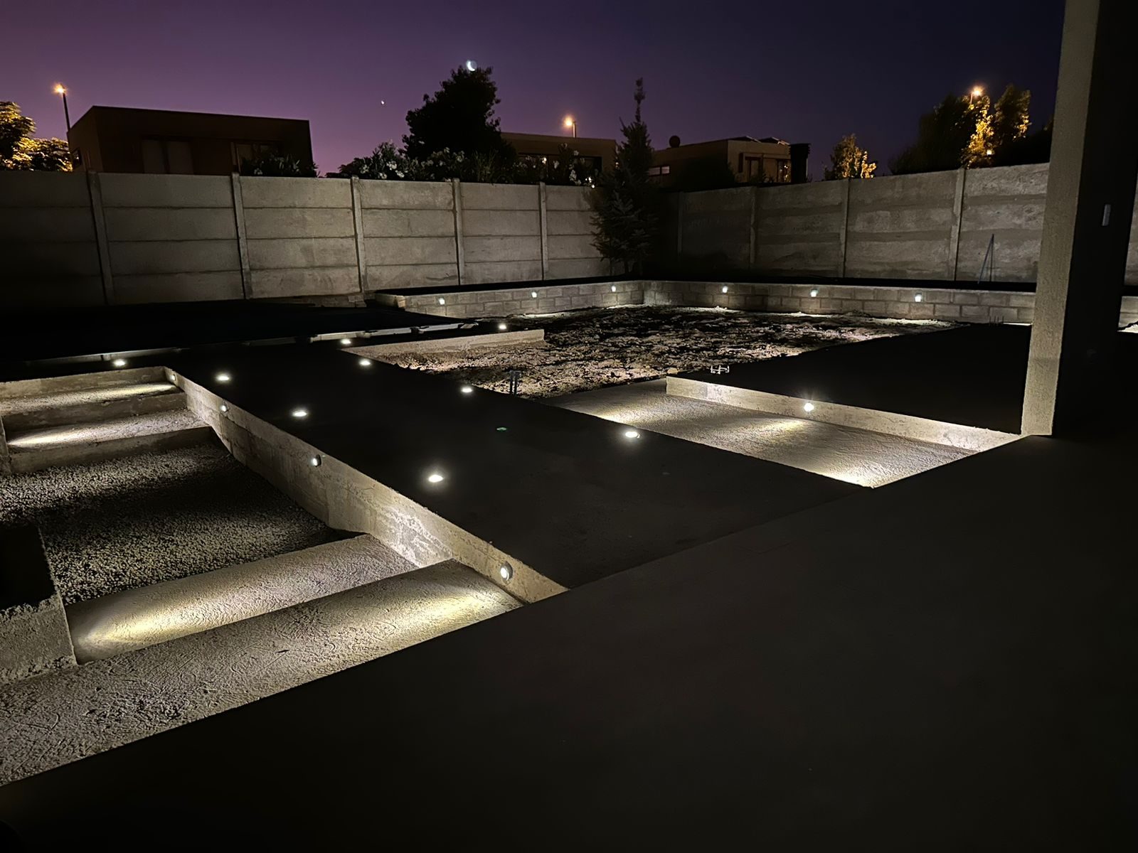 Fundaciones y obras exteriores con iluminación embutida, Región Metropolitana