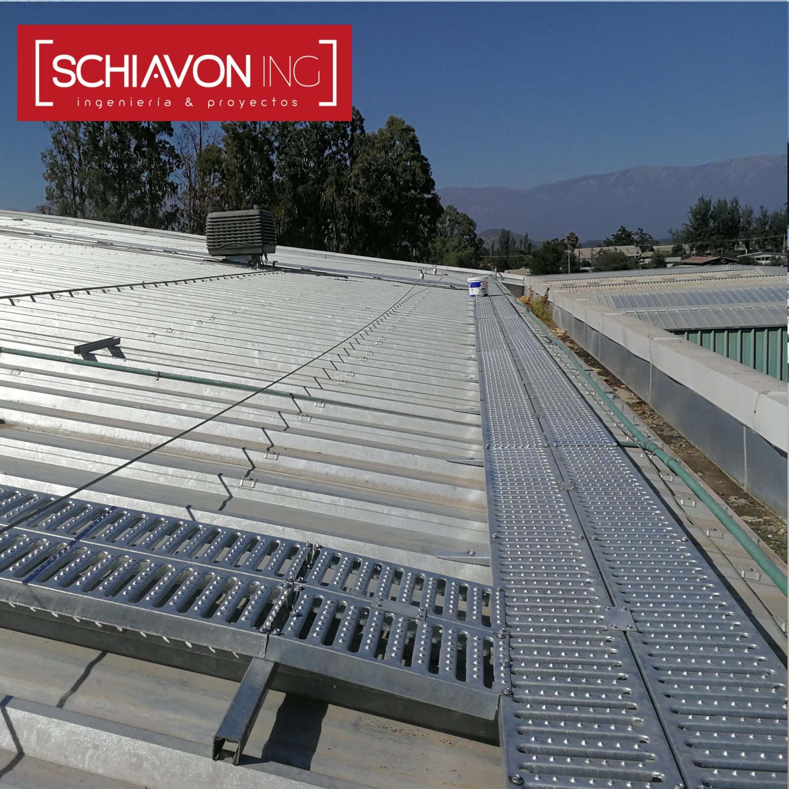 Techumbre industrial y pasarela de mantención — obras civiles Schiavon