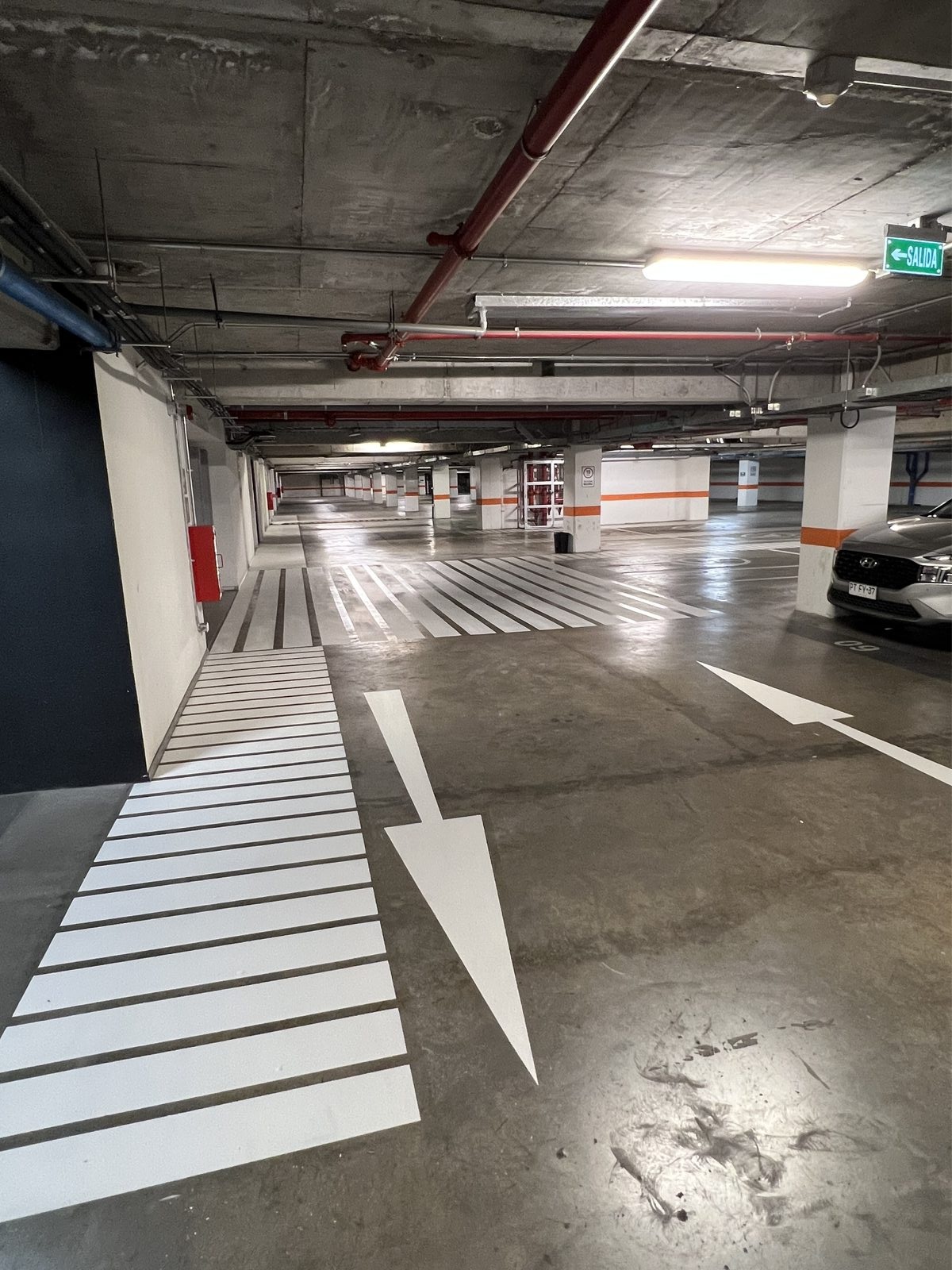 Demarcación y habilitación de estacionamiento subterráneo en edificio